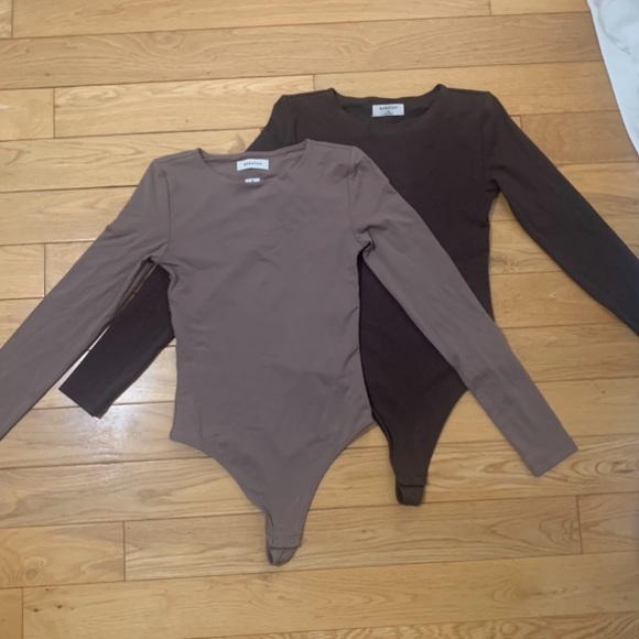 ARITZIA- Contout Crew Bodysuit - Picture 2 of 2